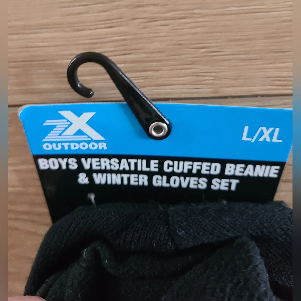 Zero Xposur hat & winter gloves set - NWT!